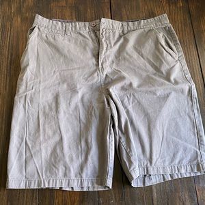 Men’s gray shorts
